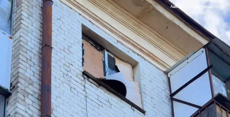 В Орле восстанавливают окна после ракетного удара