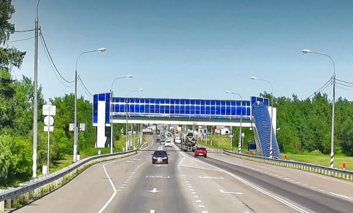 В Орле пожаловались на бесполезный надземный переход с лифтом