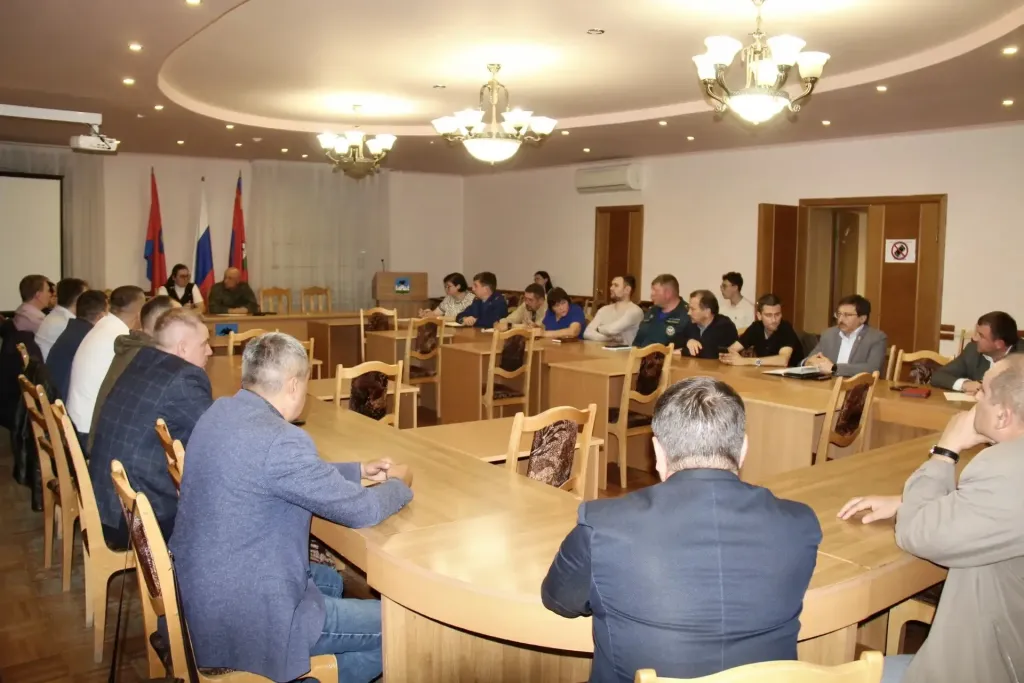 В Орле после атаки обходят квартиры для фиксации повреждений