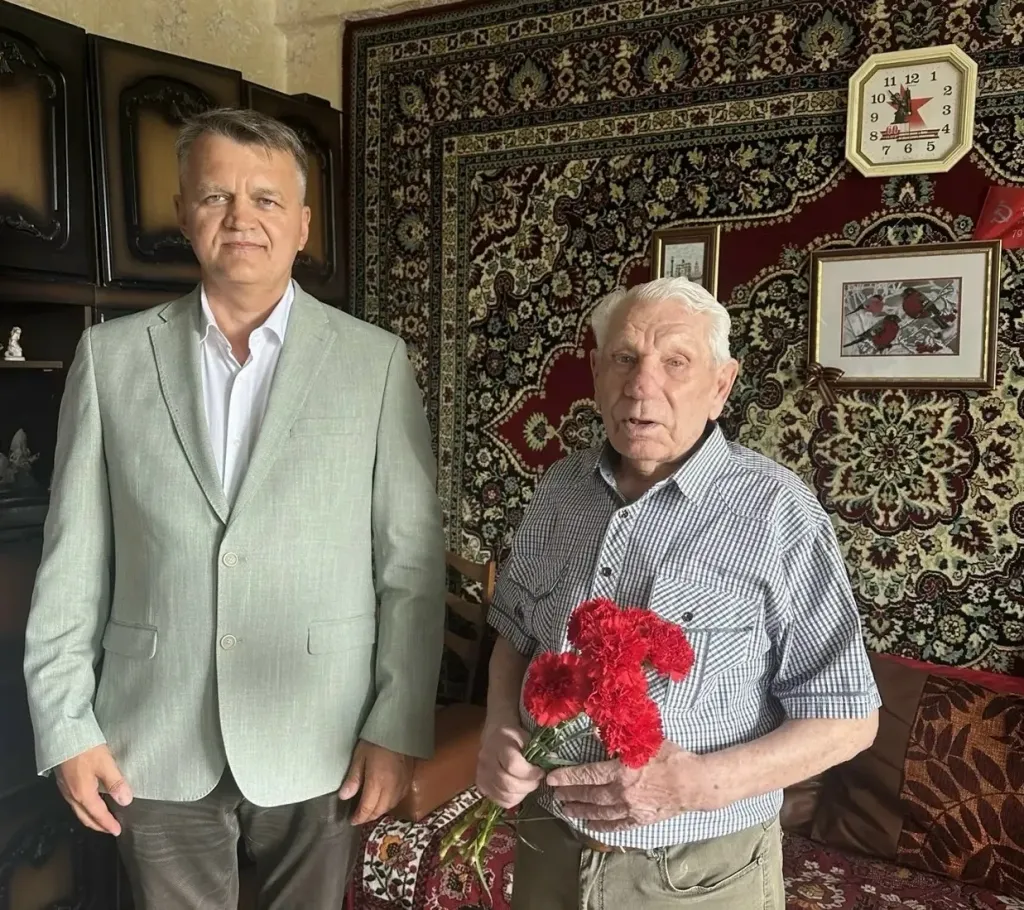 В Орле ветеран ВОВ Николай Орлов отмечает 99-летие