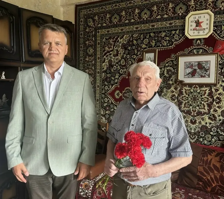 В Орле ветеран ВОВ Николай Орлов отмечает 99-летие
